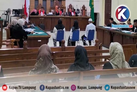 Kupas Tuntas - 3 Pegawai Kejari Bandar Lampung Jalani Sidang Perdana